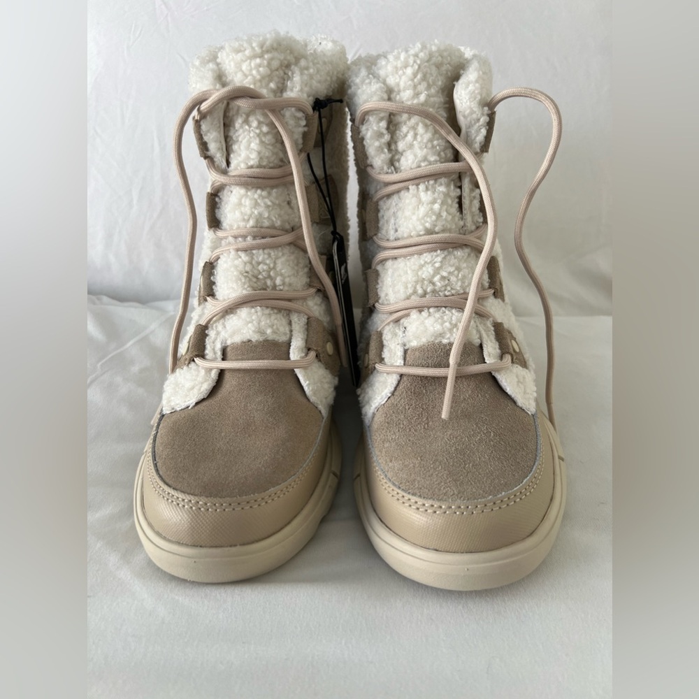 Sorel winter white boots. Size 6 women’s. Adorable!